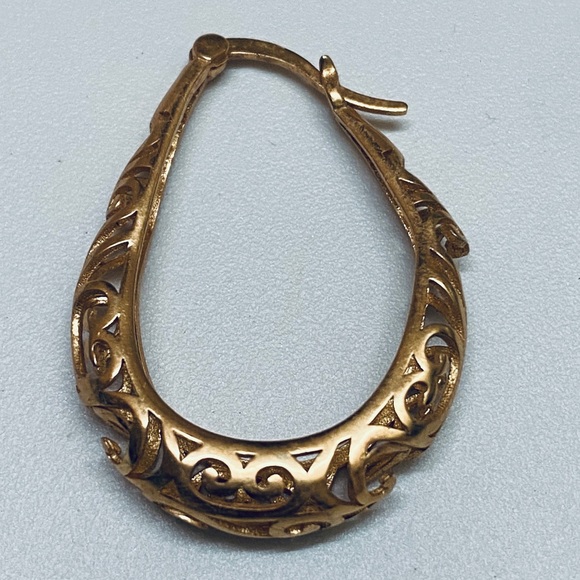 24 HRS SALE ONLY - Gold and Silver - one Earring only - Picture 2 of 4